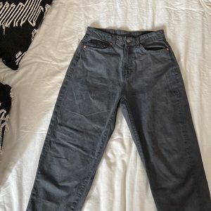 H&M HIGH WAISTED MOM JEANS